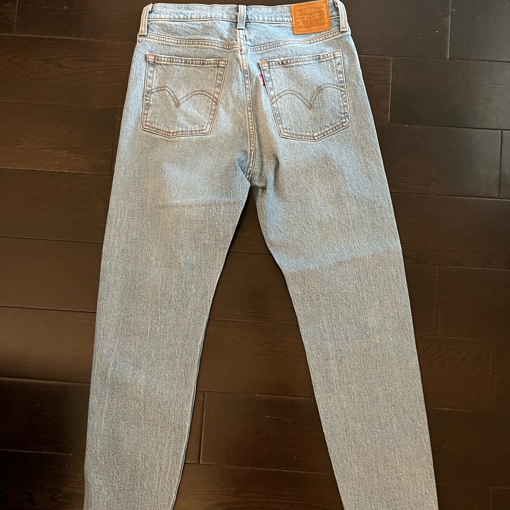 501 Wedgie jeans size 28. Pristine condition. - Picture 2 of 3